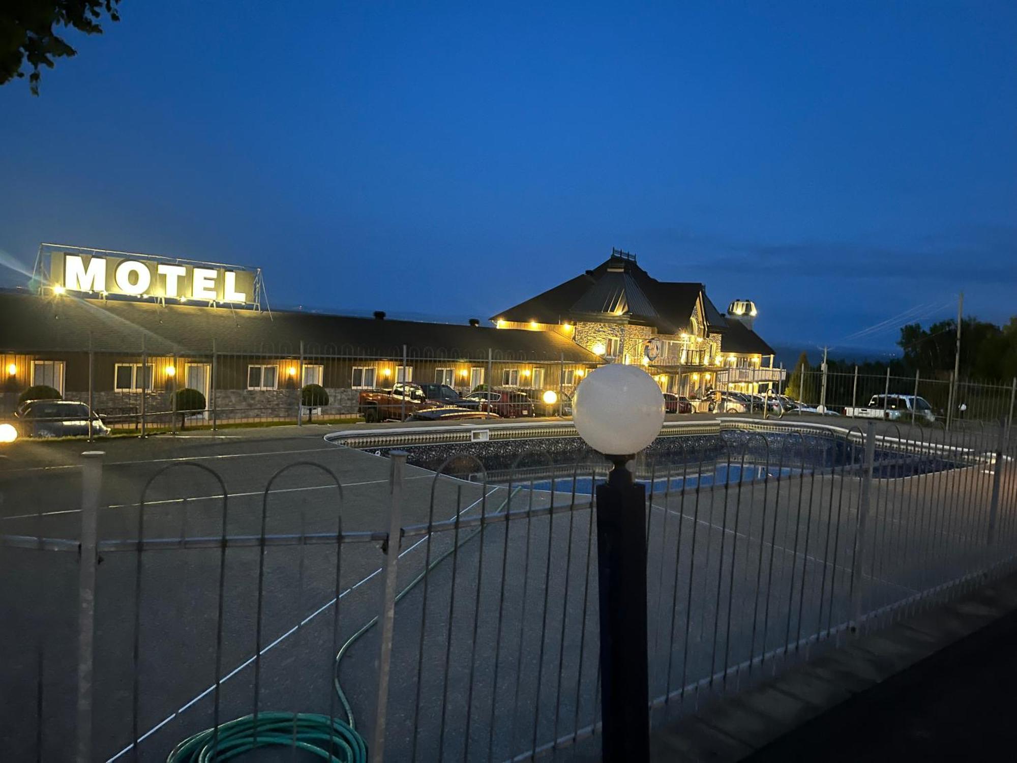 Motel Vue Belvedere Saint-Siméon Dış mekan fotoğraf